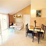 In 7702 Apartamento *