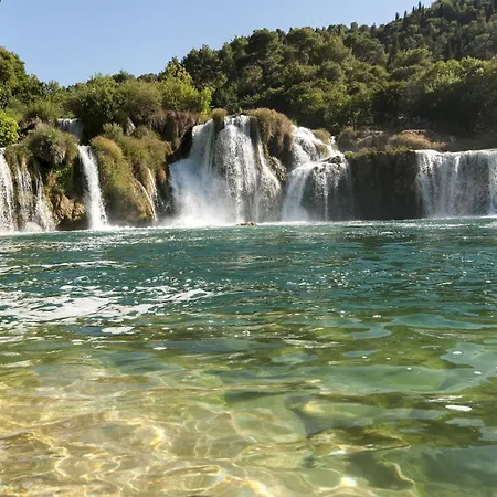 In 7702 * Vodice
